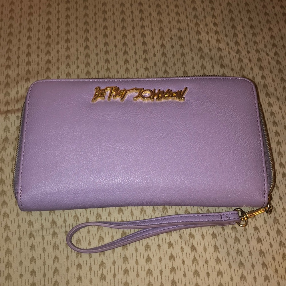 Lavender zip Betsy Johnson wristlet